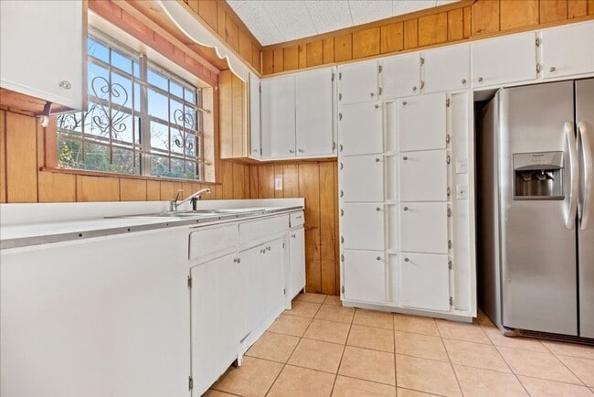 Photo - 3204 Gordon St