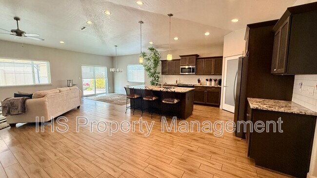 Photo - 1060 S Delaware St