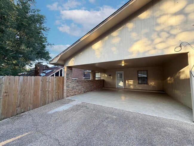 5805 Sidney Dr