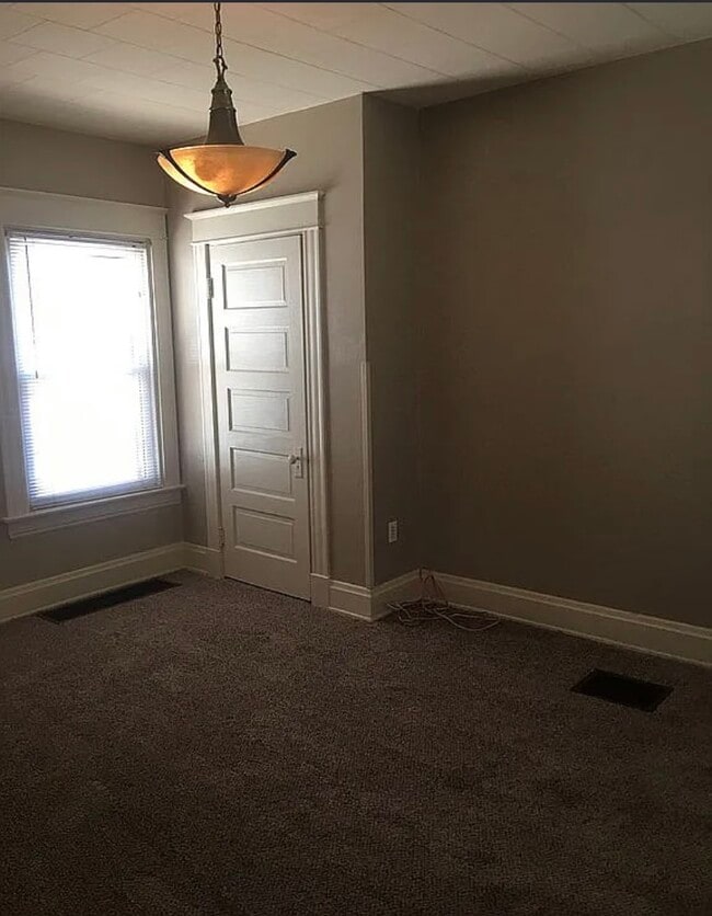 Photo - 5251 Warren Ave