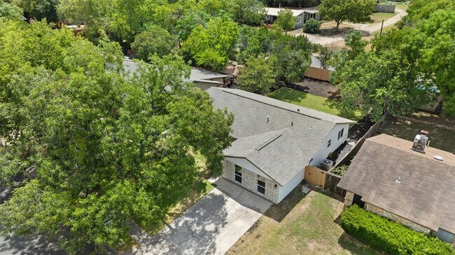 Photo - 1111 Spearson Ln