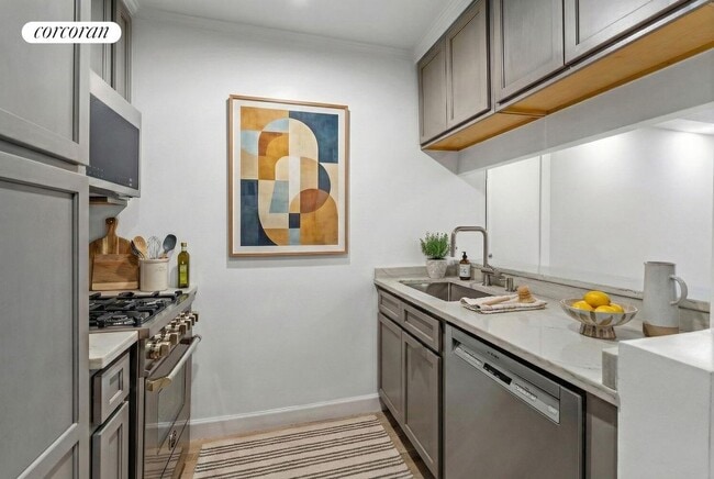 Photo - 45 E 25th St