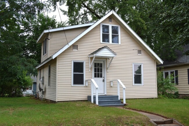 Building Photo - 1704 9th St