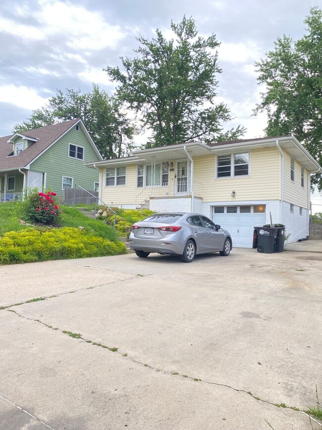 Photo - Beautiful 3 bed 1 bath house, over sized driveway, garage and fenced in back yard $1,795