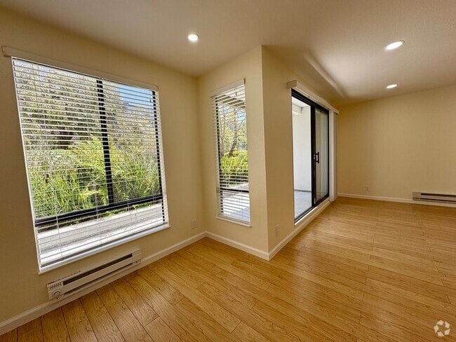 Building Photo - Beautiful Courtyard Level Flat with Outdoo... Unit B229 Rental
