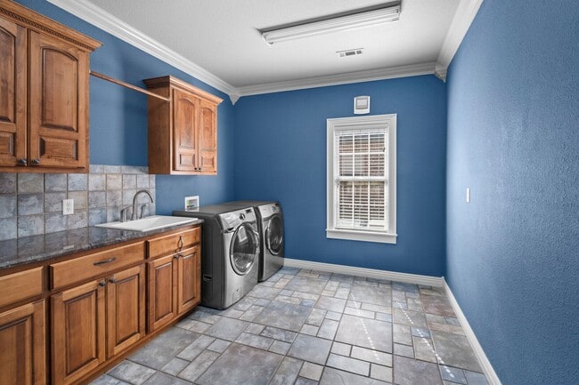 Photo - 3907 NE Cadbury Ave