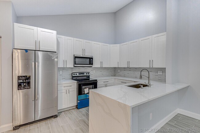 1240 Summit Pl Cir