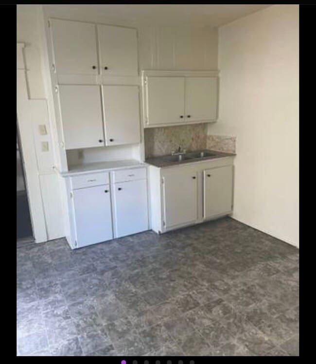 Building Photo - 648 E 24th St Unit #1B Rental