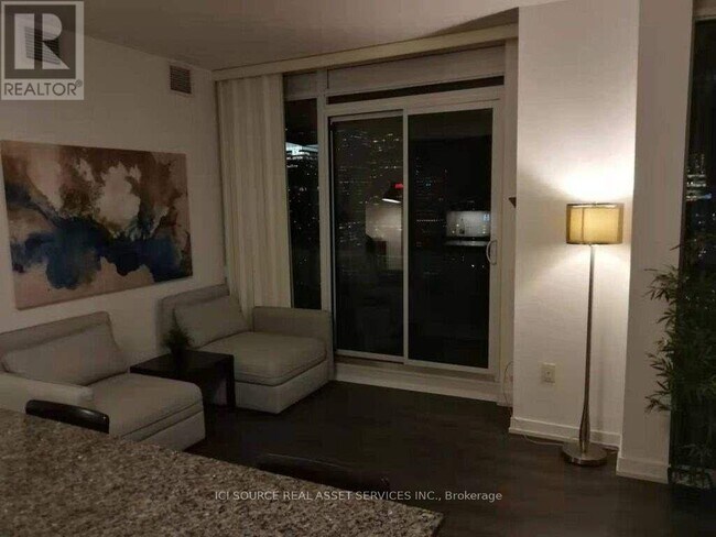 Photo - 426 University Ave Unit 3903