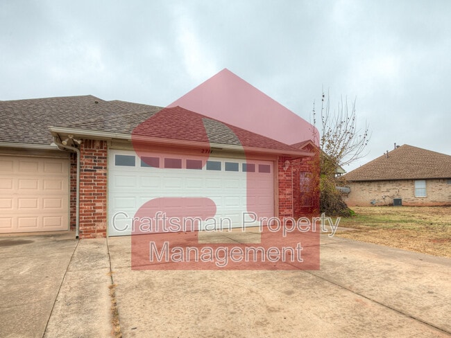 Photo - 2711 Silvertree Dr