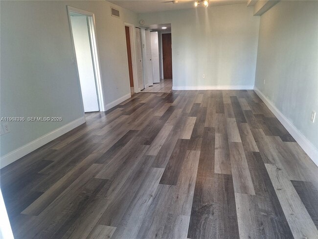 Photo - 201 180th Dr Unidad 205