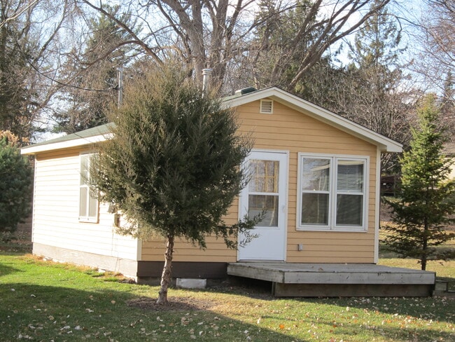 Medicine Lake Cottages