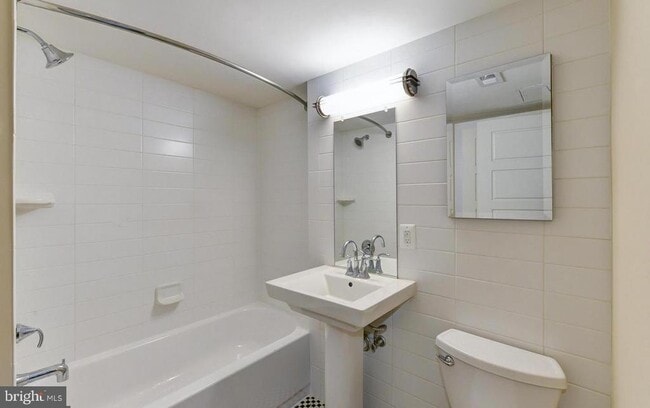 Photo - 2911 Newark St NW Unit 23