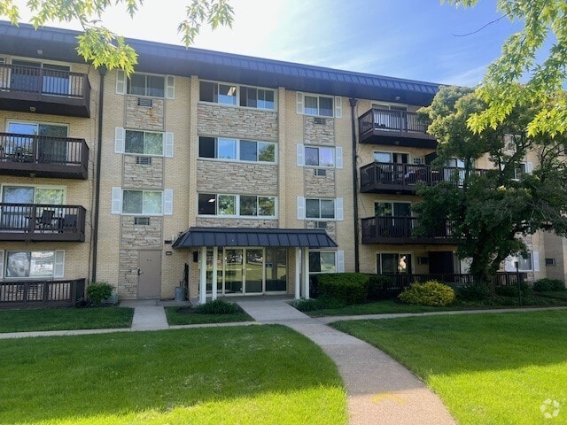 Building Photo - 2226 S Goebbert Rd Unit 172 Rental