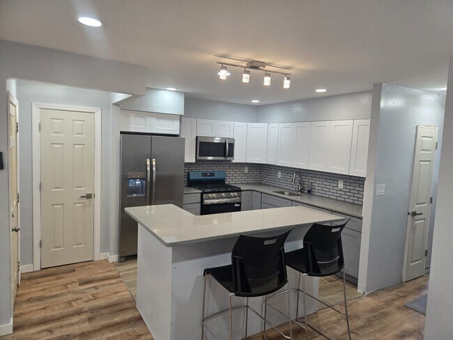 Photo - 658 E 86th St Unit Fully Renovated 2 Br Apartment
