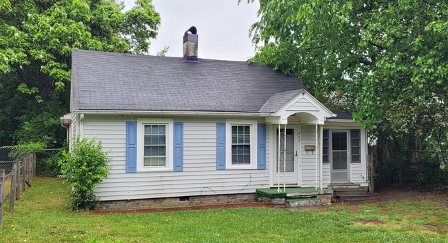 Photo - 923 Rosewood Pl