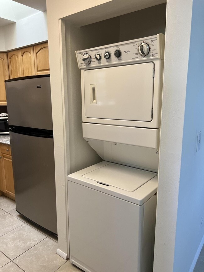 Photo - 6045 Eberts St