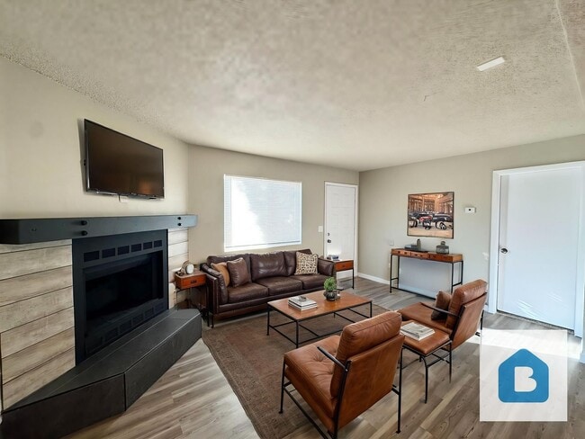 Building Photo - 2 Bedrooms with Private Bathrooms | Walk-In Closets | Laundry Hookups Unit 1017-B