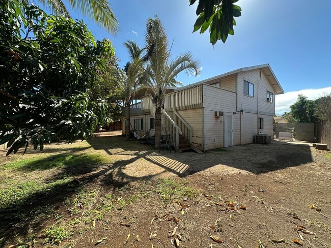 Building Photo - 42 Waikalani Pl Unit Upstairs 3/2 Rental