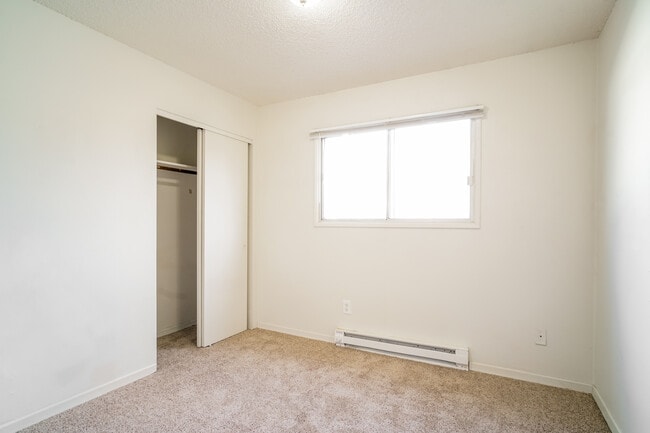 Laurelwood Apartments