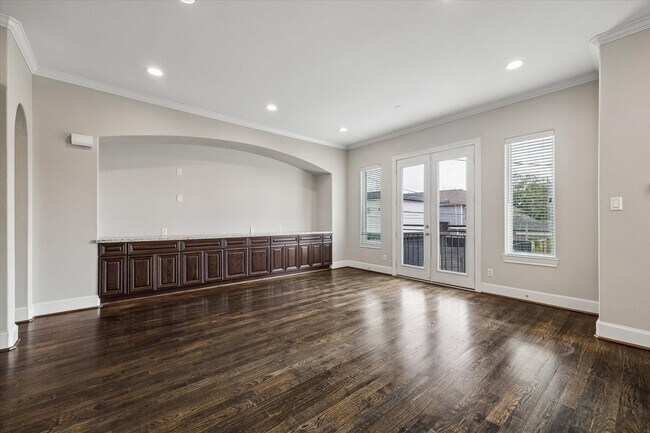 Photo - 1105 E 27th St