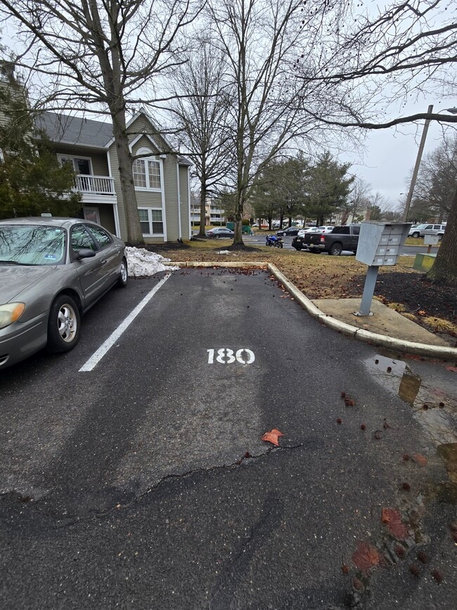 1 Assigned Spot + Lots of Guest Parking - 180 Kenwood Dr Unit 180 Kenwood Drive