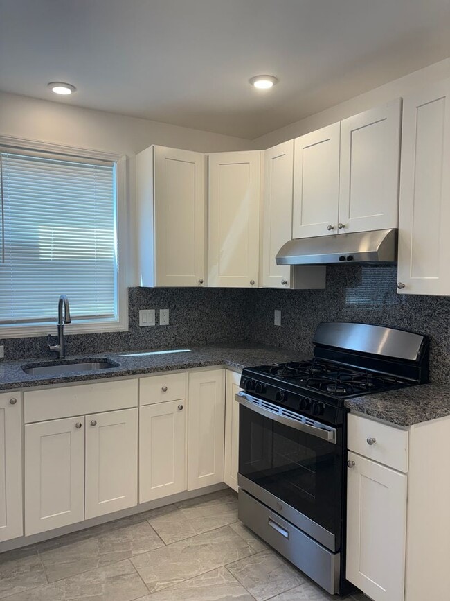Building Photo - 217-219 Washington Street Unit 217-3R