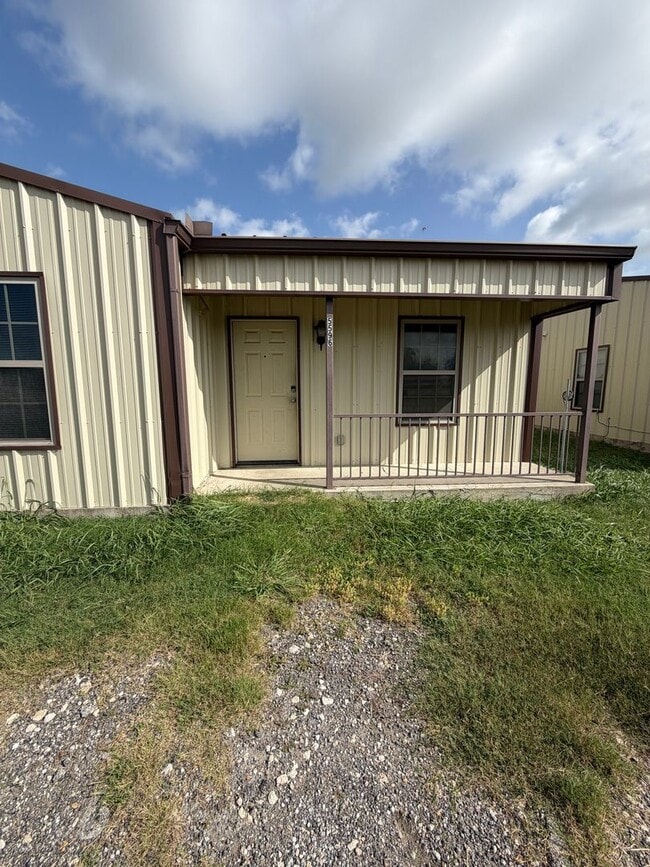 Building Photo - 702 Sycamore St. Bardwell
