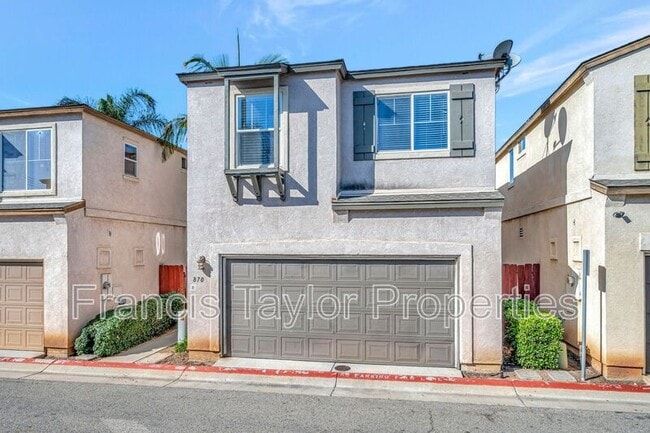 Photo - 870 N Fig St