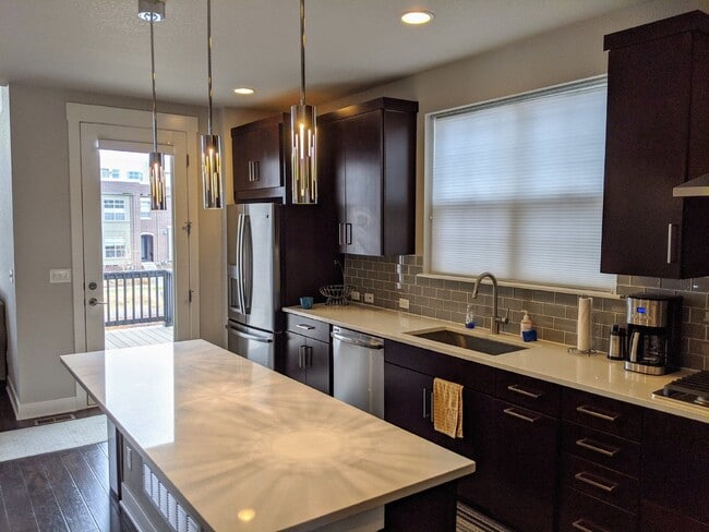 Photo - 5437 Valentia St