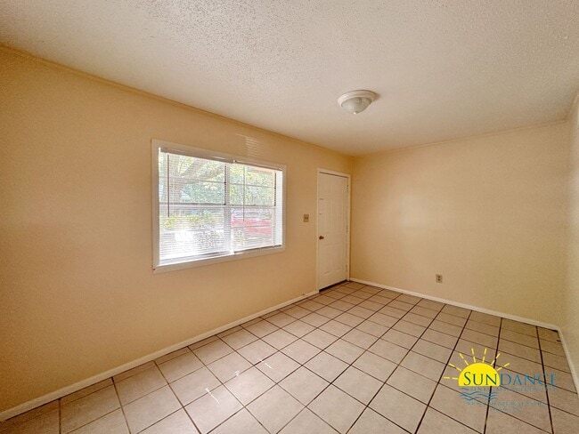 Photo - Newly Painted 2 Bedroom Home in Fort Walton Beach!