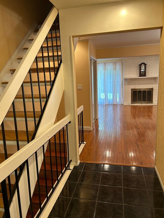 Photo - 3 Bedroom Condo with Full Finished Basement for Rent