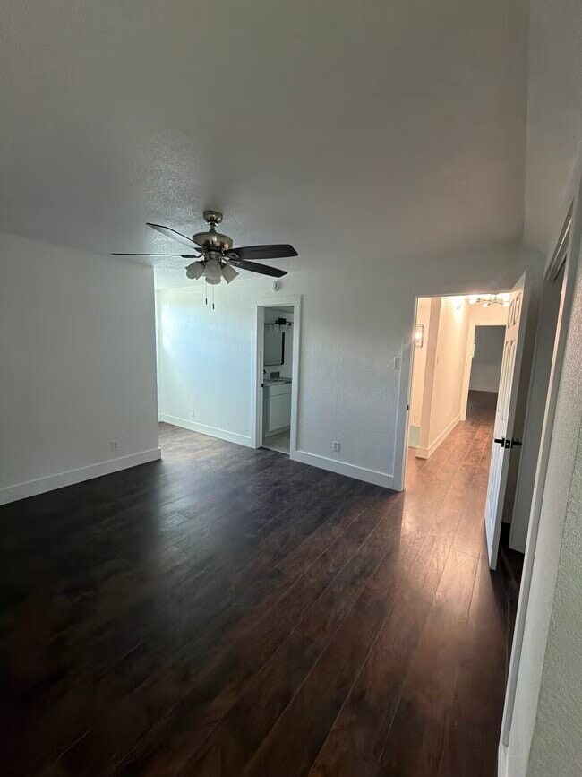 Photo - 550 Glen Oaks Blvd