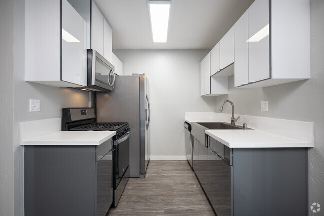 2 BR, 2 BA - 1055SF