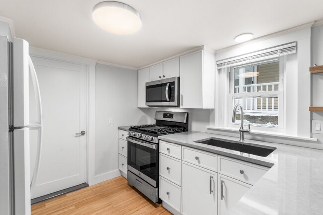 Photo - 14 Fowler St Unit Apartment #3