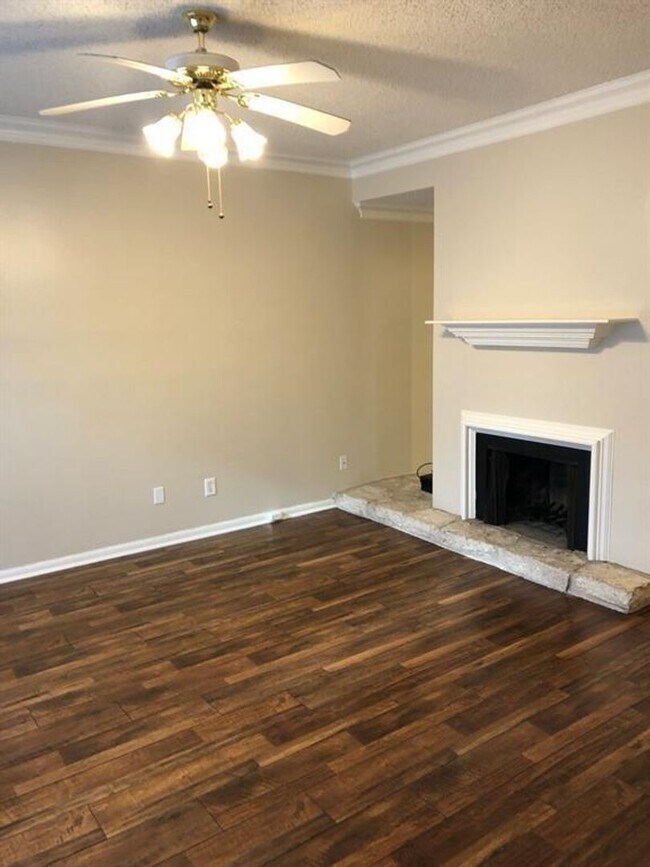 Photo - 1 Bedroom in West Campus with Pool/Washer/... Unit 16
