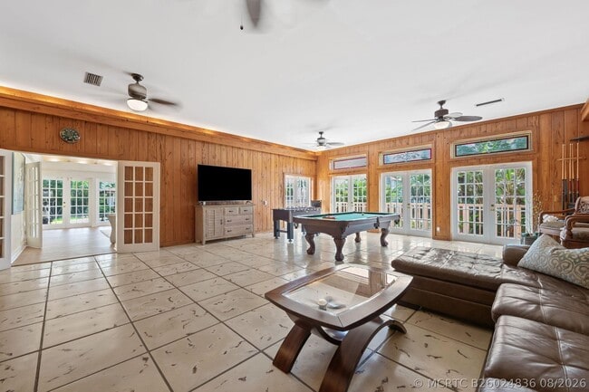 2400 Delmar Pl
