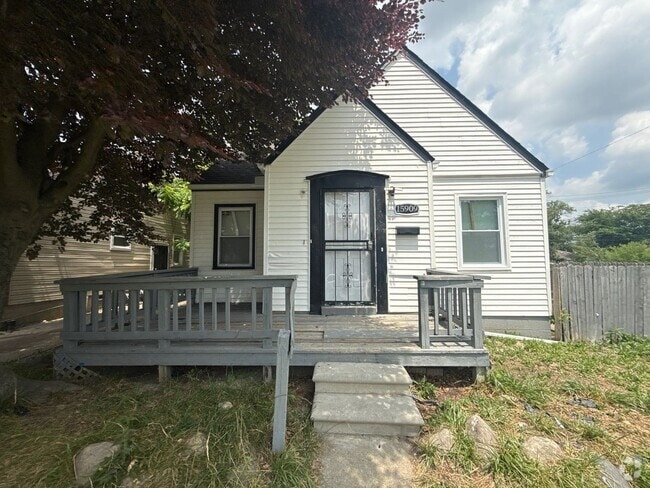 Building Photo - Renovated 3-Bedroom Home – We Welcome Sect...