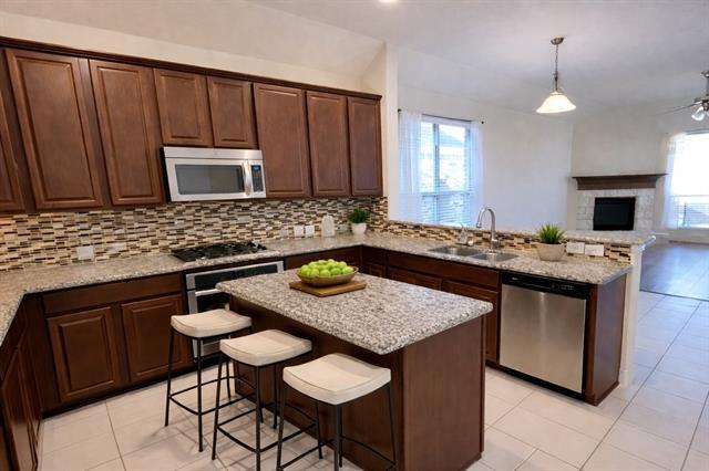 Photo - 620 Calliopsis St