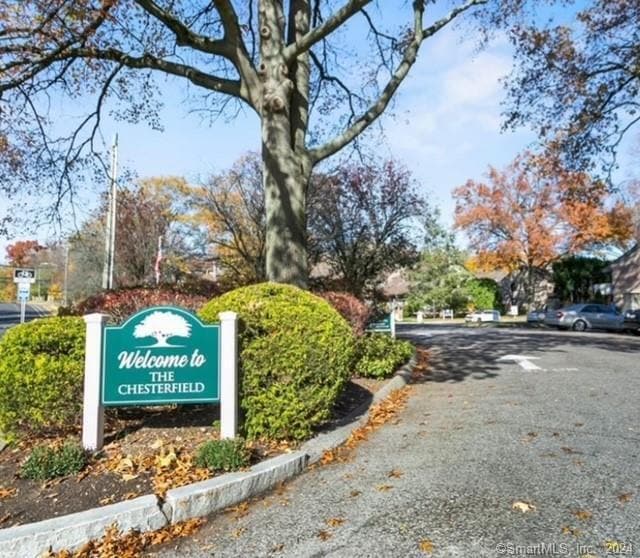 Building Photo - 2437 Bedford St Unit F21