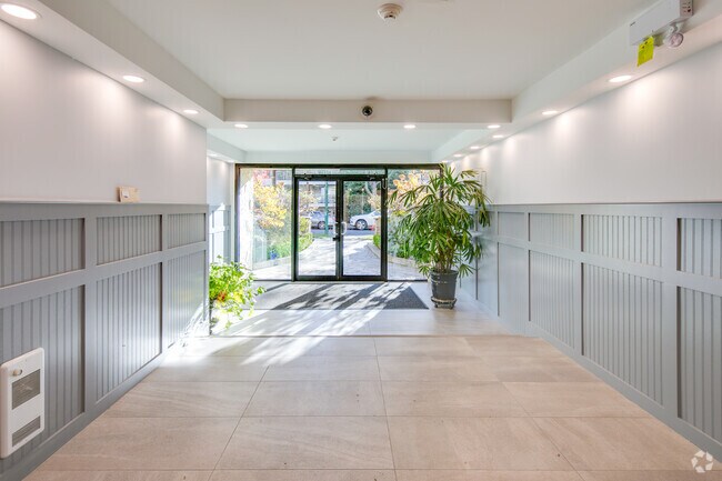 Photo - 2183 West 44th