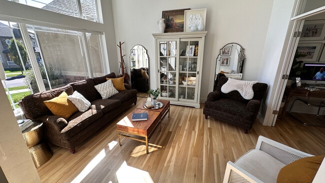 Photo - 1369 E 320 N