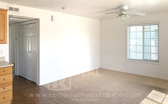 318 Pioneer Rd Unit 1403