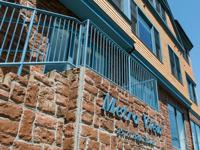 Metro Star Apartments