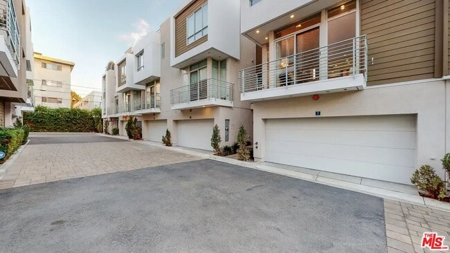 Photo - 1400 N Fuller Ave