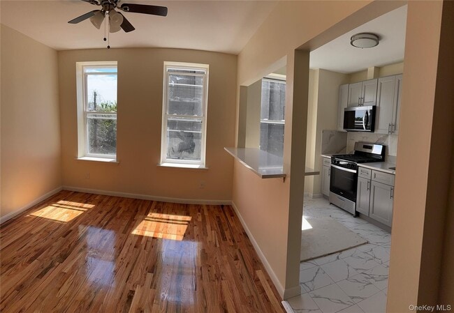 Building Photo - 65-58 Myrtle Ave Unit 2 Rental