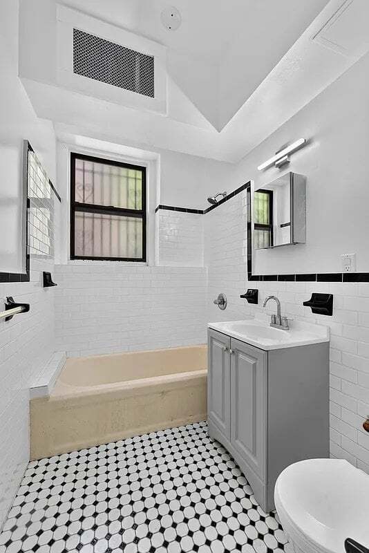 Photo - 960 Sterling Pl Unit B