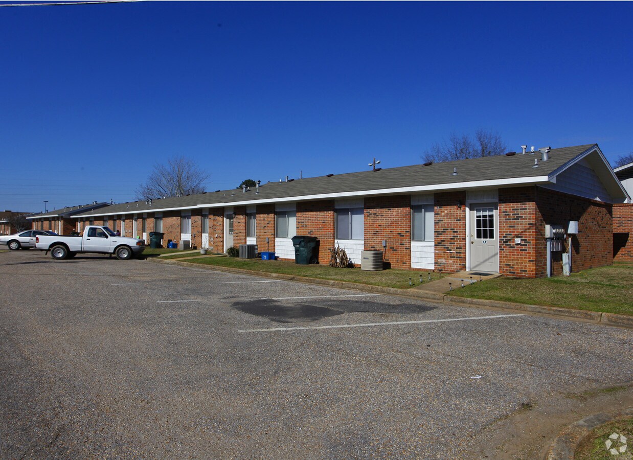 Photo - McConnell Hills Apartments