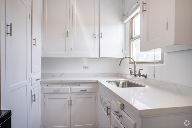 Building Photo - 1631 Linwood St Unit 1631 Rental