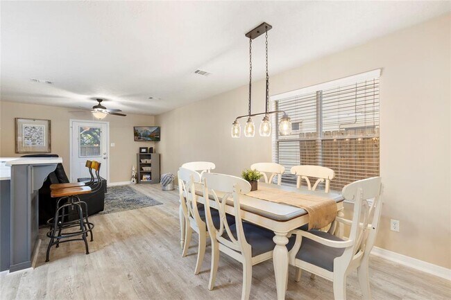 Photo - 207 Foster St